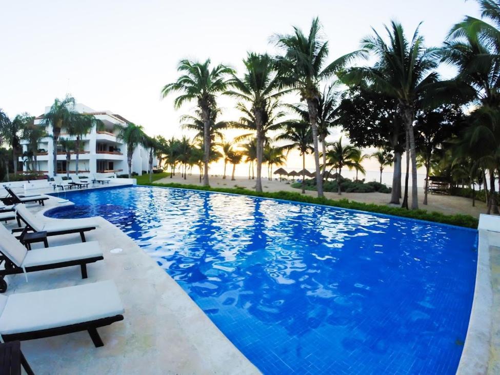 Beachfront Apartment Your Home In Косумел Екстериор снимка